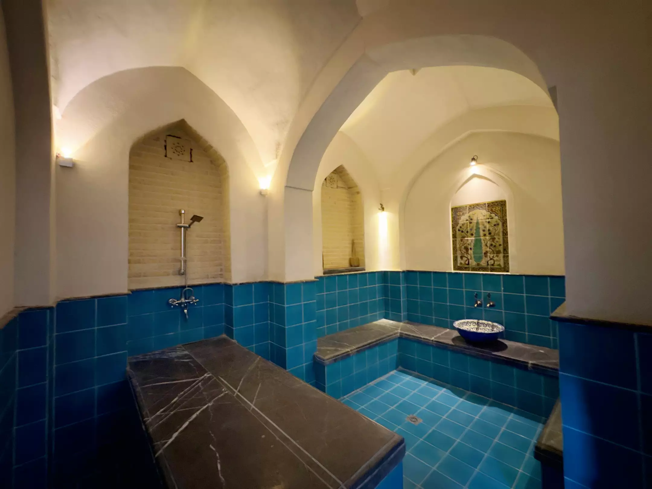 Alibaba https://cdn.alibaba.ir/ostorage/hotel-accommodation-images/67e40b3931ce2147606d1e5c_سوئیت مرمر و حمام سنتی اختصاصی (2).webp